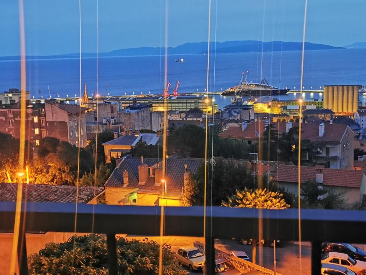 Leelee Apartment Rijeka Luaran gambar